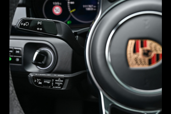 Porsche Cayenne Coupé 3.0 E-Hybrid · Sport chrono · NL-auto · Panoramadak · Bose sound · Keyless · 360 Camera · 4 Wheel steering · Adaptive cruise · M