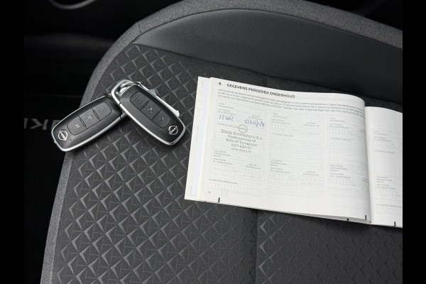 Nissan Juke 1.6 Hybrid N-Connecta Automaat / Keyless / Carplay / Camera / Navi / 17" LM /