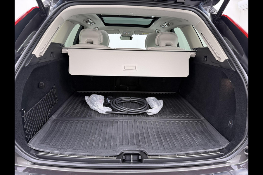 Volvo XC60 2.0 T6 Plug-in hybrid AWD Inscription Expression VAN: 41.900,- VOOR: 37770,- UW EINDEJAARSVOORDEEL: 4,130,- Mega Vol! 360° Camera | Harman Kardon | Leder | Stoel+Stuurverwarming | Panoramadak | Trekhaak | 12 mnd Bovag Garantie