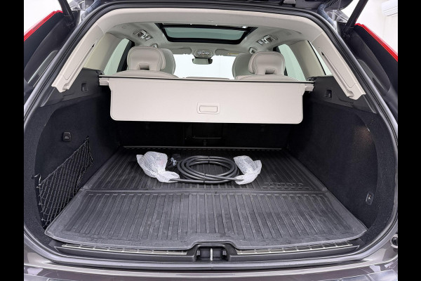 Volvo XC60 2.0 T6 Plug-in hybrid AWD Inscription Expression VAN: 41.900,- VOOR: 37770,- UW EINDEJAARSVOORDEEL: 4,130,- Mega Vol! 360° Camera | Harman Kardon | Leder | Stoel+Stuurverwarming | Panoramadak | Trekhaak | 12 mnd Bovag Garantie