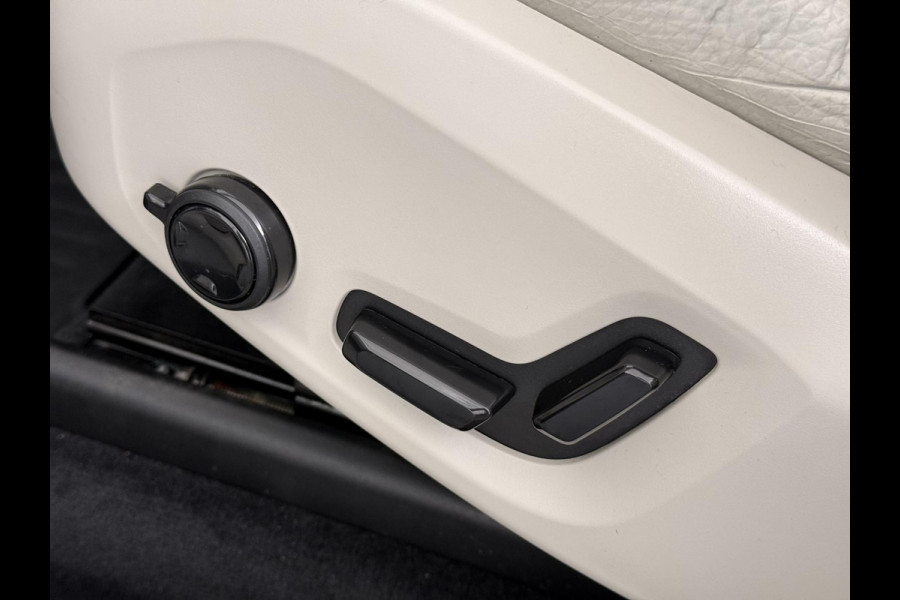 Volvo XC60 2.0 T6 Plug-in hybrid AWD Inscription Expression VAN: 41.900,- VOOR: 37770,- UW EINDEJAARSVOORDEEL: 4,130,- Mega Vol! 360° Camera | Harman Kardon | Leder | Stoel+Stuurverwarming | Panoramadak | Trekhaak | 12 mnd Bovag Garantie