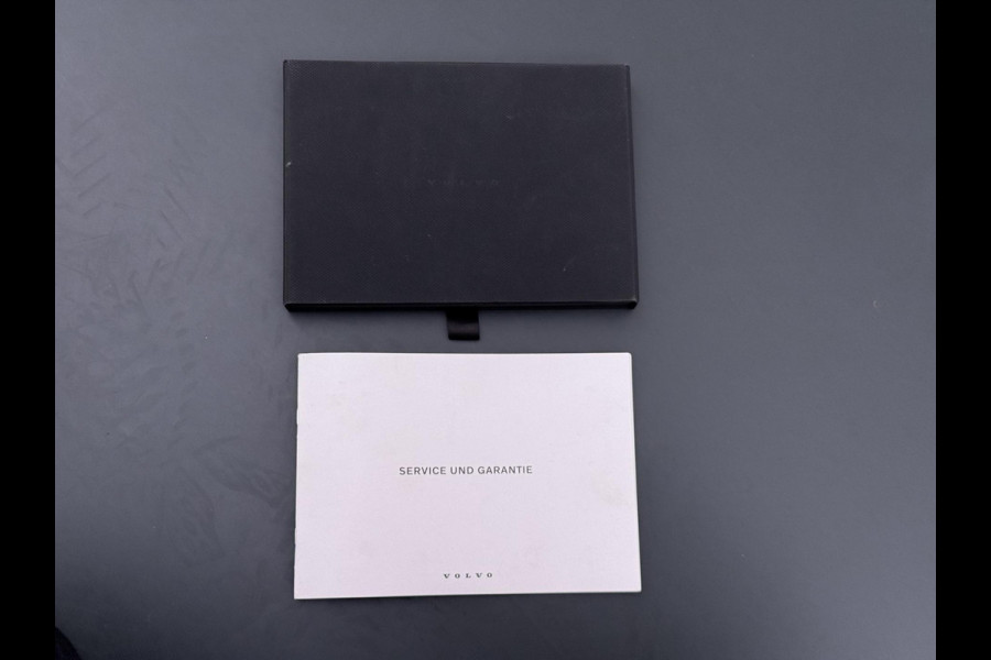 Volvo XC60 2.0 T6 Plug-in hybrid AWD Inscription Expression VAN: 41.900,- VOOR: 37770,- UW EINDEJAARSVOORDEEL: 4,130,- Mega Vol! 360° Camera | Harman Kardon | Leder | Stoel+Stuurverwarming | Panoramadak | Trekhaak | 12 mnd Bovag Garantie