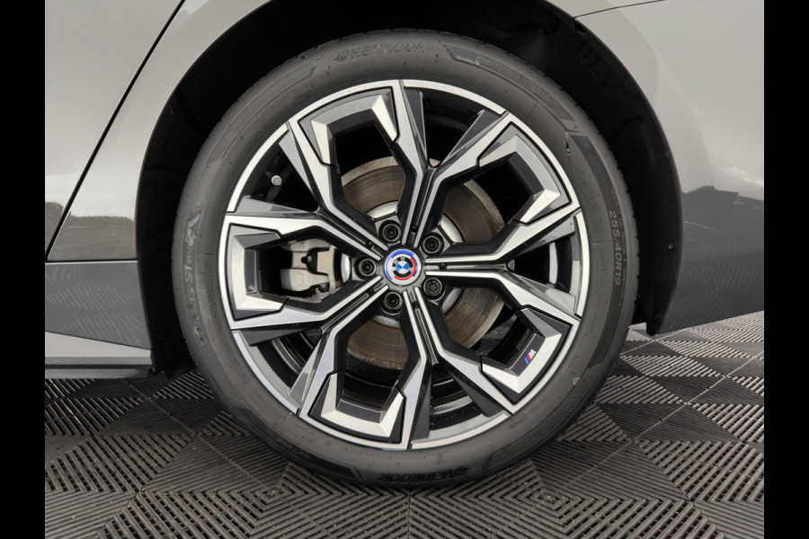 BMW i4 eDrive40 M-Sport High Executive 84 kWh (3-Fase) [SOH-97%] (INCL-BTW)  Aut *FULL-LEATHER | HEAD UP | FULL-LED | HARMAN/KARDON-AUDIO | ADAPTIVE-CRUISE |  ADAPTIVE-CRUISE | WIDESCREEN-COCKPIT | DAB+ | TOPVIEW | AMBIENT-LIGHT | CARPLAY | HEATED-SPORTSEA