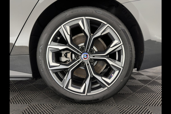 BMW i4 eDrive40 M-Sport High Executive 84 kWh (3-Fase) [SOH-97%] (INCL-BTW)  Aut *FULL-LEATHER | HEAD UP | FULL-LED | HARMAN/KARDON-AUDIO | ADAPTIVE-CRUISE |  ADAPTIVE-CRUISE | WIDESCREEN-COCKPIT | DAB+ | TOPVIEW | AMBIENT-LIGHT | CARPLAY | HEATED-SPORTSEA