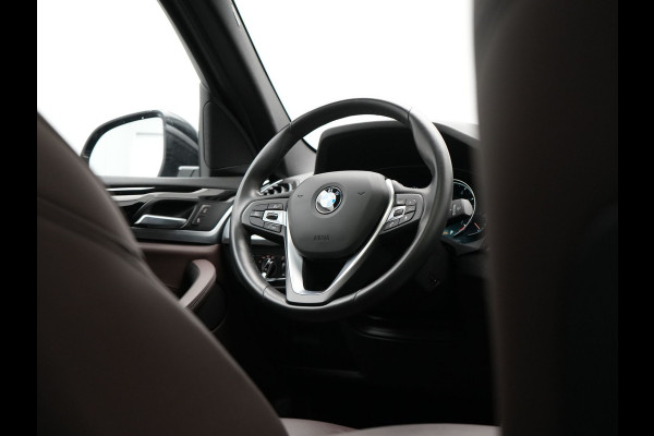 BMW X3 sDrive20i High Executive 184pk Dealer O.H. 34.624 KM | Panodak | Head Up | Camera | Lederen Sportstoelen Verwarmd | Keyless | Navigatie | Cruise Control | DAB |