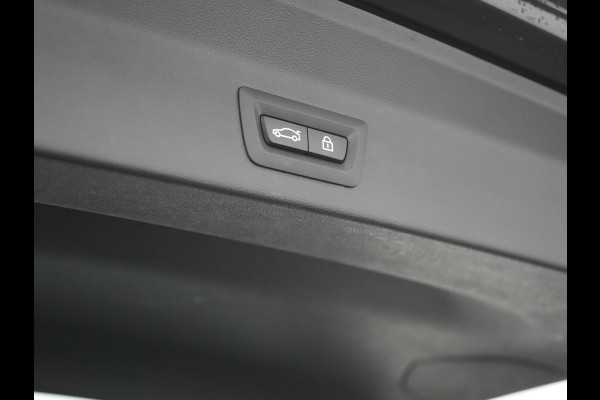 BMW X3 sDrive20i High Executive 184pk Dealer O.H. 34.624 KM | Panodak | Head Up | Camera | Lederen Sportstoelen Verwarmd | Keyless | Navigatie | Cruise Control | DAB |