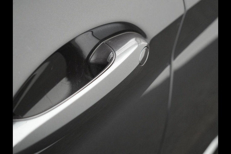 BMW X3 sDrive20i High Executive 184pk Dealer O.H. 34.624 KM | Panodak | Head Up | Camera | Lederen Sportstoelen Verwarmd | Keyless | Navigatie | Cruise Control | DAB |