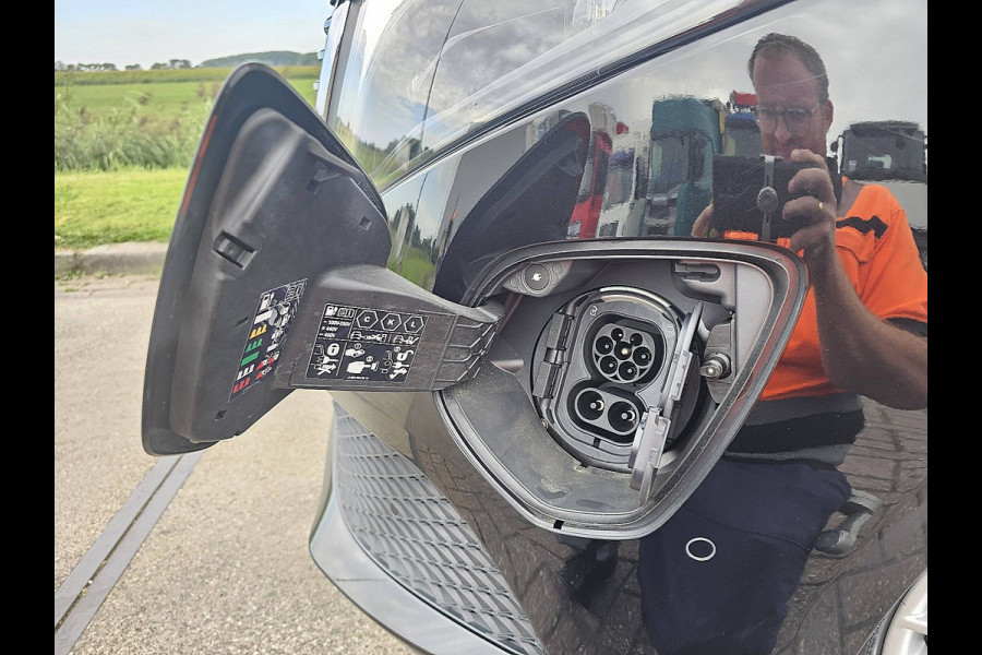 Mercedes-Benz Eqv 300 L3 90 kWh 8-Persoons Mbux + Navi Elektrische-Zijdeuren LED Bumpers-Kleur!