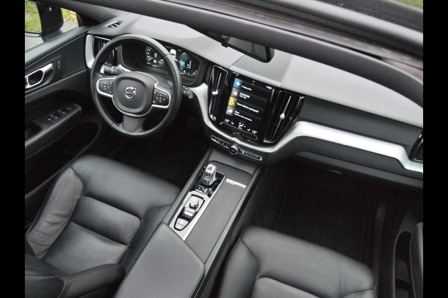 Volvo XC60 2.0 T8 Twin Engine AWD Inscription | Trekhaak | Luchtvering | Panoramadak | Black Edition |