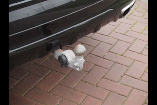 Volvo XC60 2.0 T8 Twin Engine AWD Inscription | Trekhaak | Luchtvering | Panoramadak | Black Edition |