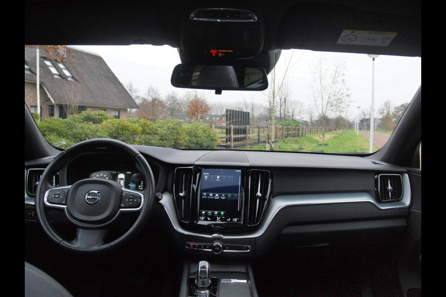 Volvo XC60 2.0 T8 Twin Engine AWD Inscription | Trekhaak | Luchtvering | Panoramadak | Black Edition |