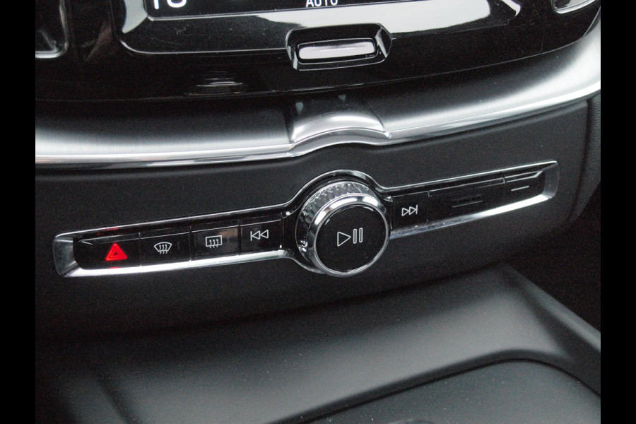 Volvo XC60 2.0 T8 Twin Engine AWD Inscription | Trekhaak | Luchtvering | Panoramadak | Black Edition |