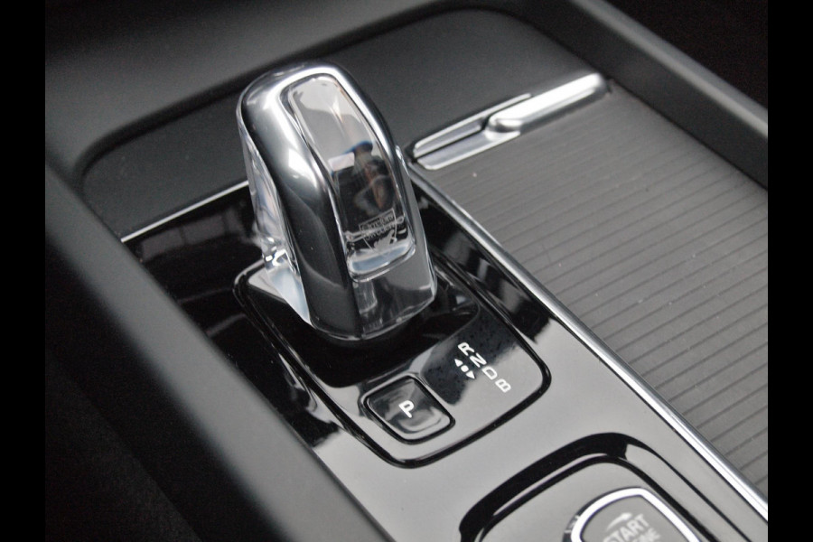 Volvo XC60 2.0 T8 Twin Engine AWD Inscription | Trekhaak | Luchtvering | Panoramadak | Black Edition |