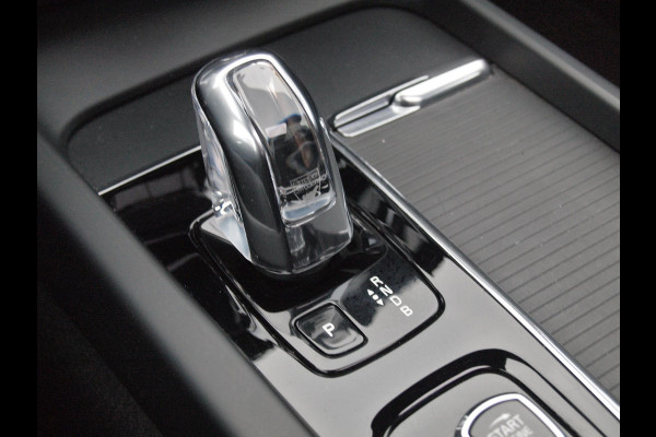 Volvo XC60 2.0 T8 Twin Engine AWD Inscription | Trekhaak | Luchtvering | Panoramadak | Black Edition |