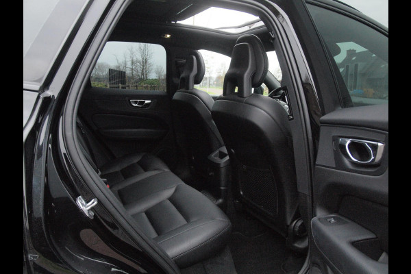 Volvo XC60 2.0 T8 Twin Engine AWD Inscription | Trekhaak | Luchtvering | Panoramadak | Black Edition |