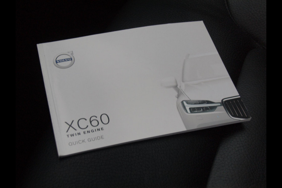 Volvo XC60 2.0 T8 Twin Engine AWD Inscription | Trekhaak | Luchtvering | Panoramadak | Black Edition |