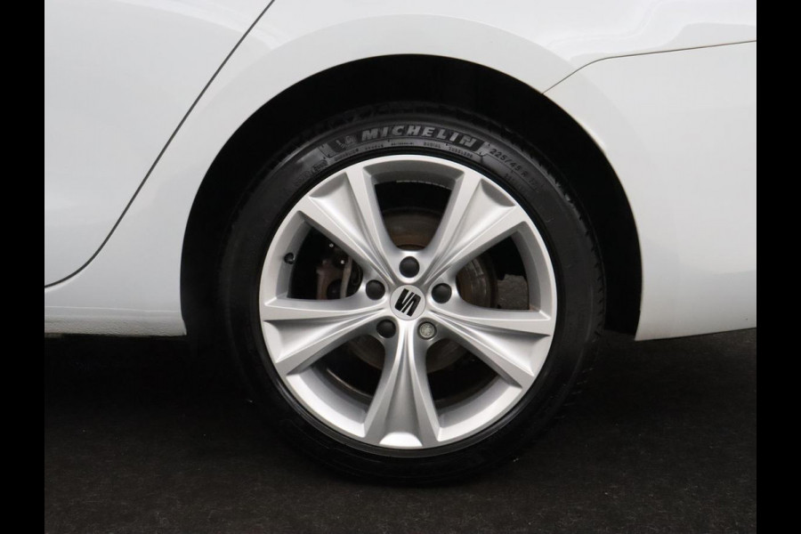 Seat Leon 1.4 TSI e-Hybrid FR | Trekhaak | Stoelverwarming | Camera | Adaptive cruise | Carplay | Navigatie | Full LED | Park Assist | Climate control | Bluetooth | PHEV | Plug In