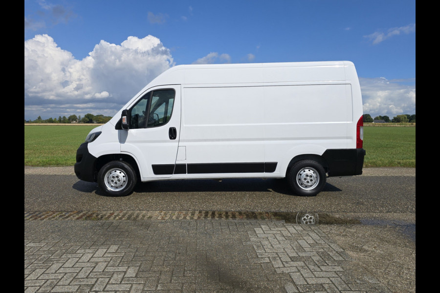 Peugeot Boxer 330 2.2 BlueHDi L2 H2 - 120 Pk - Euro 6 - Navi - ParkeerCamera - Airco - Cruise Control