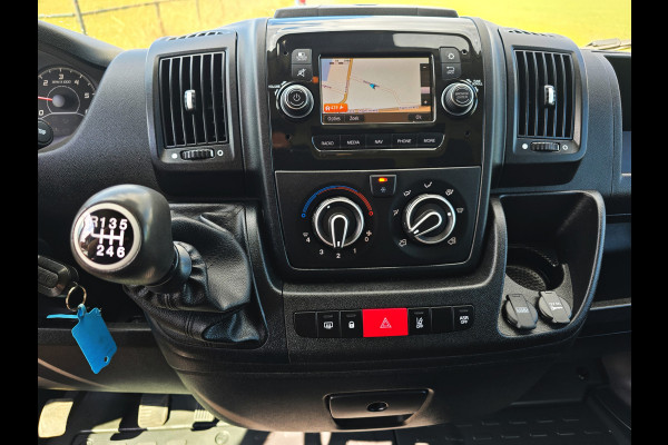 Peugeot Boxer 330 2.2 BlueHDi L2 H2 - 120 Pk - Euro 6 - Navi - ParkeerCamera - Airco - Cruise Control