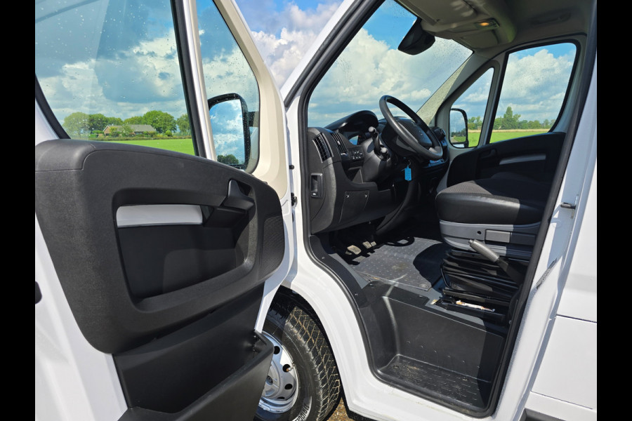 Peugeot Boxer 330 2.2 BlueHDi L2 H2 - 120 Pk - Euro 6 - Navi - ParkeerCamera - Airco - Cruise Control