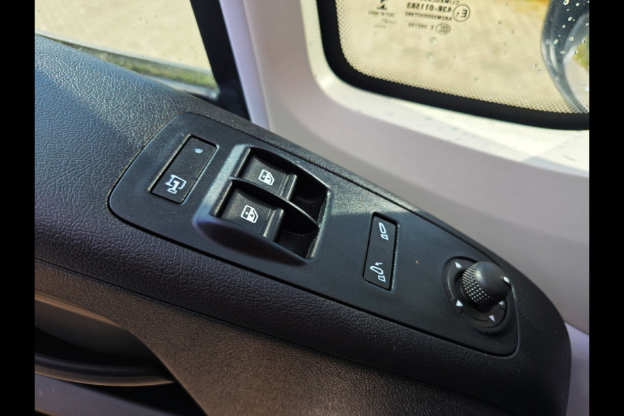 Peugeot Boxer 330 2.2 BlueHDi L2 H2 - 120 Pk - Euro 6 - Navi - ParkeerCamera - Airco - Cruise Control