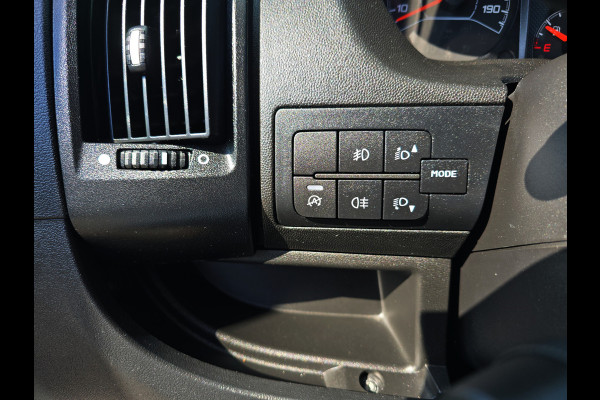 Peugeot Boxer 330 2.2 BlueHDi L2 H2 - 120 Pk - Euro 6 - Navi - ParkeerCamera - Airco - Cruise Control