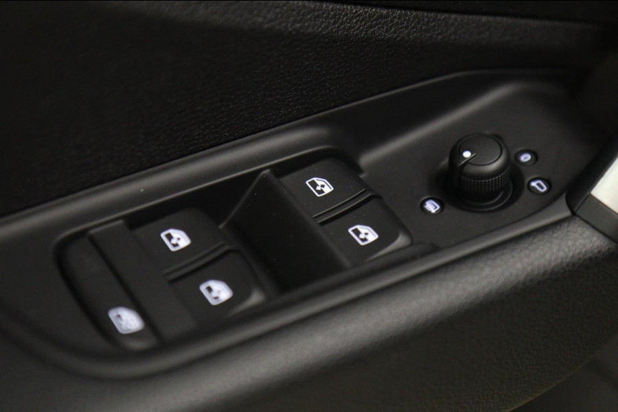 Audi Q2 35 TFSI S Edition CARPLAY/STOELVERWARMING/CAM/NAVI/PARKHULP/VOL