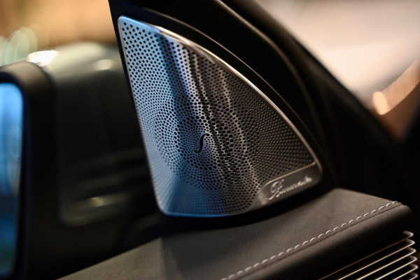 Mercedes-Benz EQC 400 4MATIC AMG 80 kWh - Memory - Distronic - 360 Camera - Schuifdak - Burmester - Trekhaak -