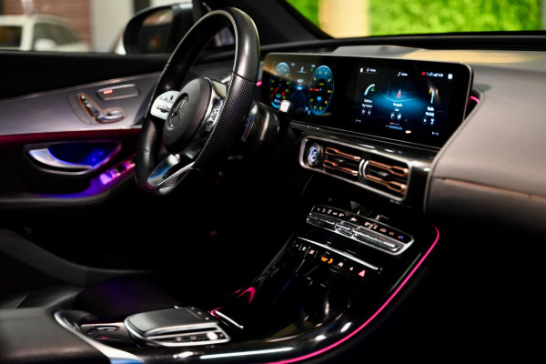 Mercedes-Benz EQC 400 4MATIC AMG 80 kWh - Memory - Distronic - 360 Camera - Schuifdak - Burmester - Trekhaak -