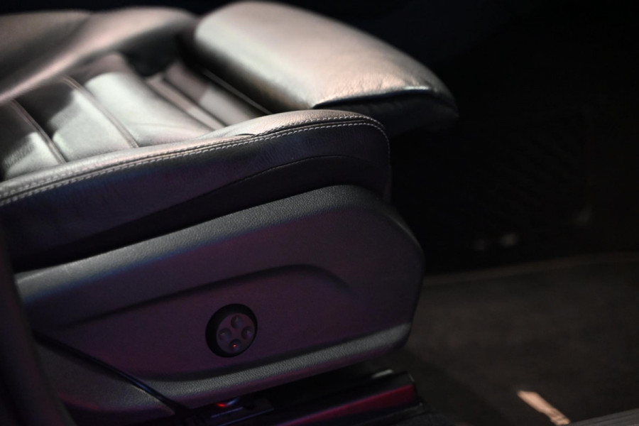 Mercedes-Benz EQC 400 4MATIC AMG 80 kWh - Memory - Distronic - 360 Camera - Schuifdak - Burmester - Trekhaak -