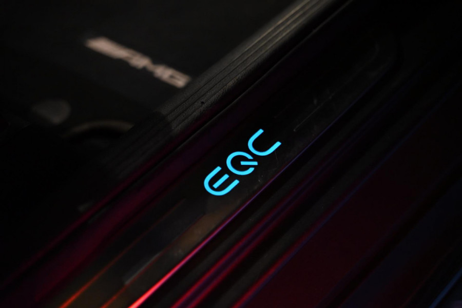 Mercedes-Benz EQC 400 4MATIC AMG 80 kWh - Memory - Distronic - 360 Camera - Schuifdak - Burmester - Trekhaak -