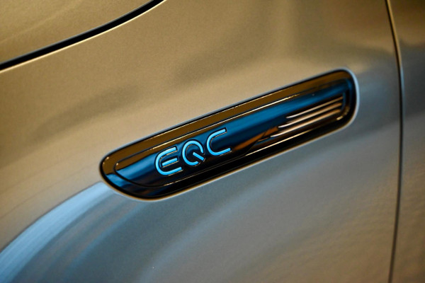 Mercedes-Benz EQC 400 4MATIC AMG 80 kWh - Memory - Distronic - 360 Camera - Schuifdak - Burmester - Trekhaak -