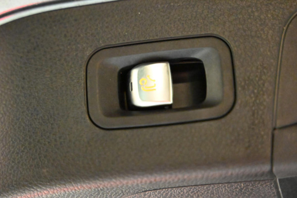 Mercedes-Benz EQC 400 4MATIC AMG 80 kWh - Memory - Distronic - 360 Camera - Schuifdak - Burmester - Trekhaak -