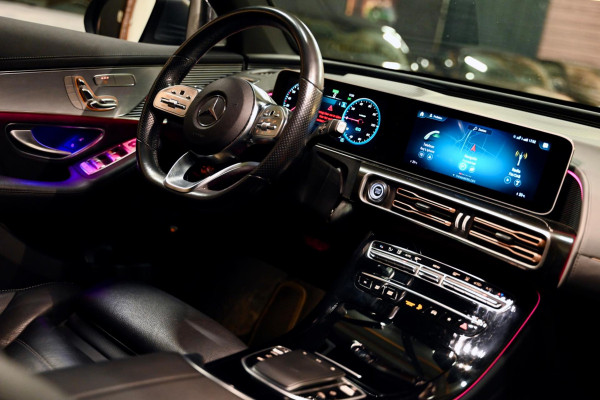 Mercedes-Benz EQC 400 4MATIC AMG 80 kWh - Memory - Distronic - 360 Camera - Schuifdak - Burmester - Trekhaak -