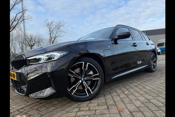 BMW 3 Serie Touring 330e 2023 M-SPORT PHEV HYBRID 293PK ACC LEDER LUXE LED