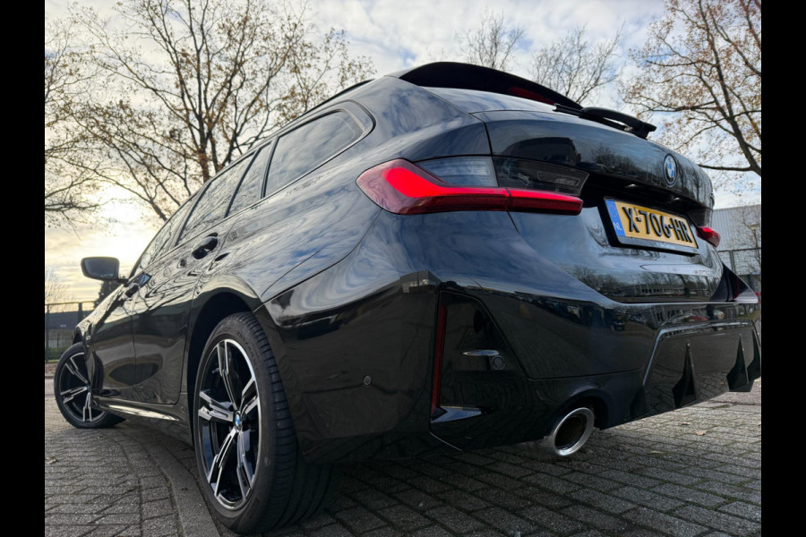 BMW 3 Serie Touring 330e 2023 M-SPORT PHEV HYBRID 293PK ACC LEDER LUXE LED