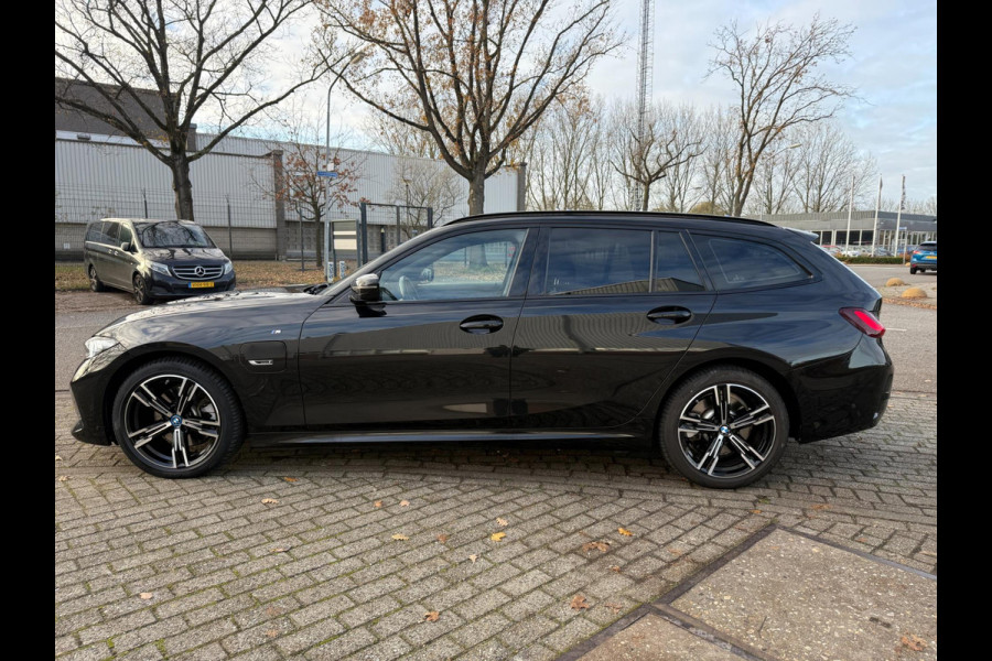 BMW 3 Serie Touring 330e 2023 M-SPORT PHEV HYBRID 293PK ACC LEDER LUXE LED