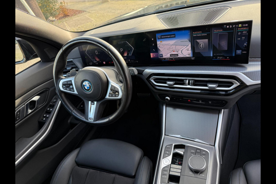 BMW 3 Serie Touring 330e 2023 M-SPORT PHEV HYBRID 293PK ACC LEDER LUXE LED