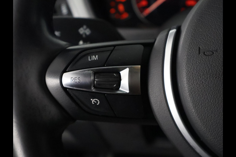 BMW 3 Serie Touring 318i M Sport Corporate Lease Automaat | Navigatie | Leder | Trekhaak |
