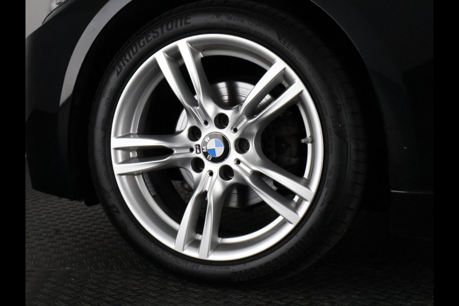 BMW 3 Serie Touring 318i M Sport Corporate Lease Automaat | Navigatie | Leder | Trekhaak |