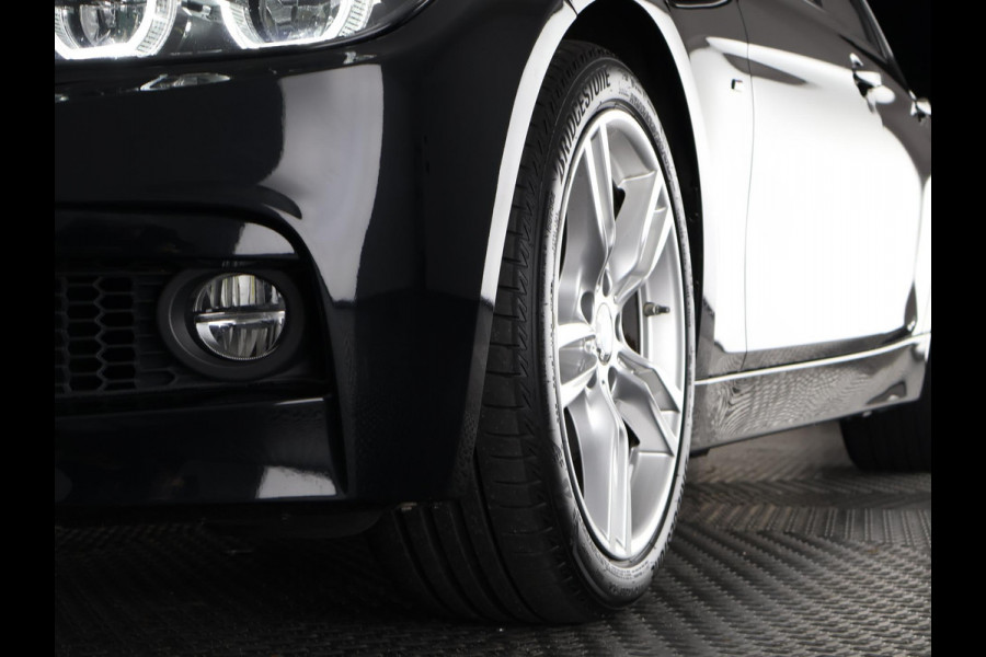 BMW 3 Serie Touring 318i M Sport Corporate Lease Automaat | Navigatie | Leder | Trekhaak |