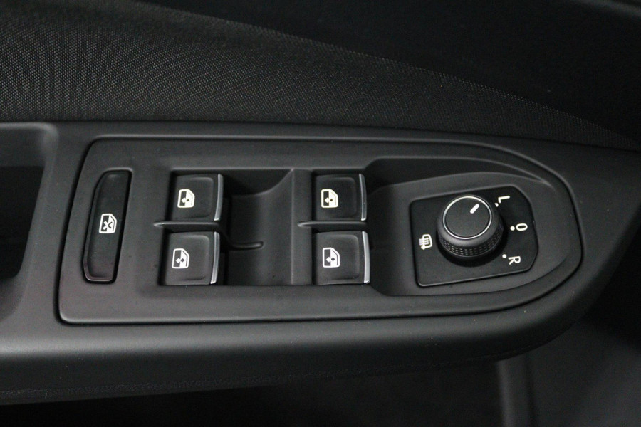 Volkswagen Golf Variant 1.0 eTSI Sport (AUTOMAAT, NAVIGATIE, PARKEERSENSOREN, GOED ONDERHOUDEN)