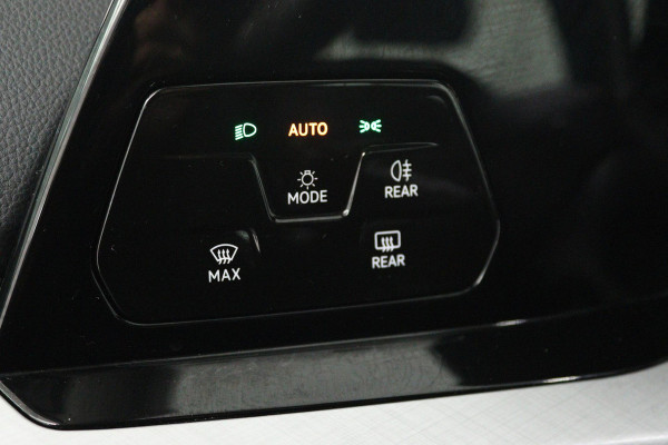 Volkswagen Golf Variant 1.0 eTSI Sport (AUTOMAAT, NAVIGATIE, PARKEERSENSOREN, GOED ONDERHOUDEN)