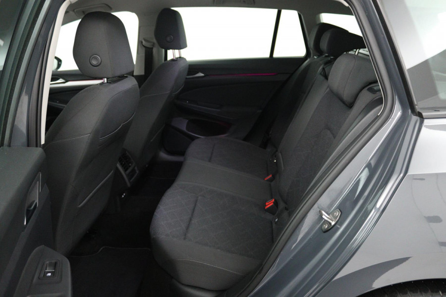 Volkswagen Golf Variant 1.0 eTSI Sport (AUTOMAAT, NAVIGATIE, PARKEERSENSOREN, GOED ONDERHOUDEN)