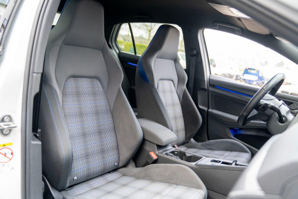 Volkswagen Golf 1.4 eHybrid GTE | Prijs rijklaar incl. 12 mnd garantie |Navi Rode remklauwen Carplay Ledverlichting