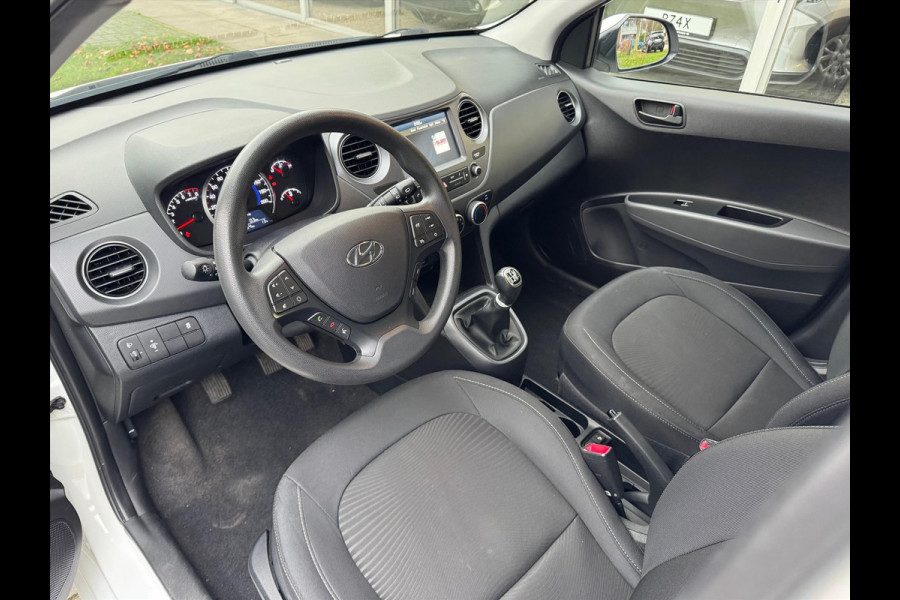 Hyundai i10 1.0i 66pk Comfort | Eerste eigenaar, Parkeersensoren, Cruise control, Airconditioning, Navigatie