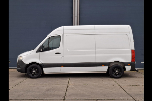 Mercedes-Benz Sprinter 211 2.2 CDI L2H2 AUTOMAAT / TREKHAAK / NAVI / EURO 6 / CARPLAY