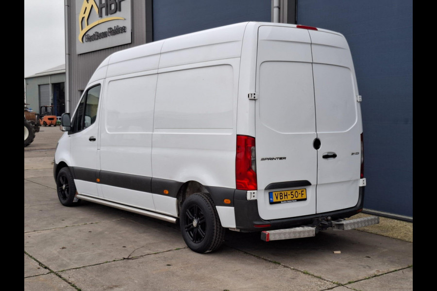 Mercedes-Benz Sprinter 211 2.2 CDI L2H2 AUTOMAAT / TREKHAAK / NAVI / EURO 6 / CARPLAY