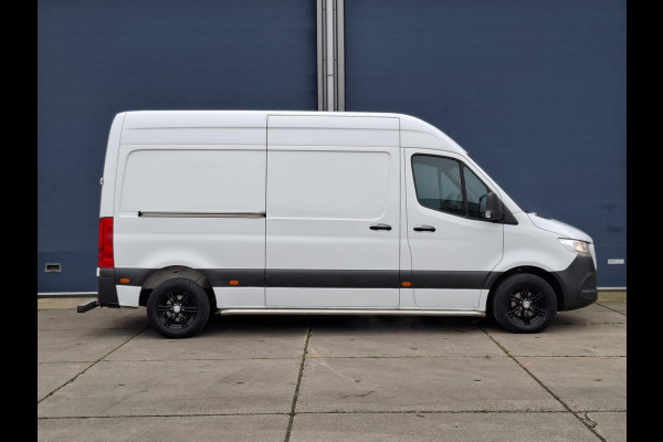 Mercedes-Benz Sprinter 211 2.2 CDI L2H2 AUTOMAAT / TREKHAAK / NAVI / EURO 6 / CARPLAY