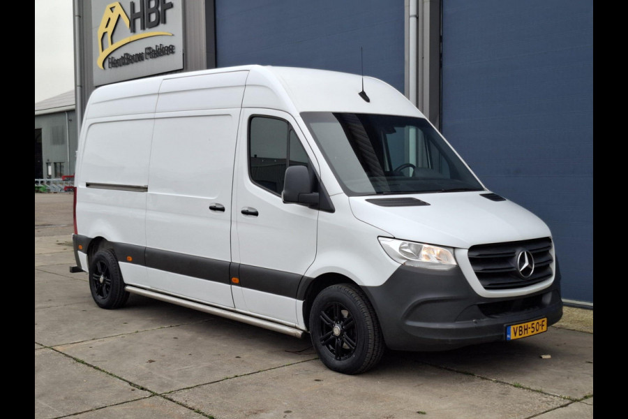Mercedes-Benz Sprinter 211 2.2 CDI L2H2 AUTOMAAT / TREKHAAK / NAVI / EURO 6 / CARPLAY